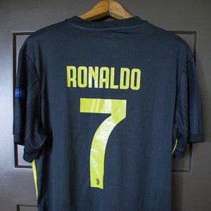Men's Juventus Away Jersey 18-19: RONALDO #7
